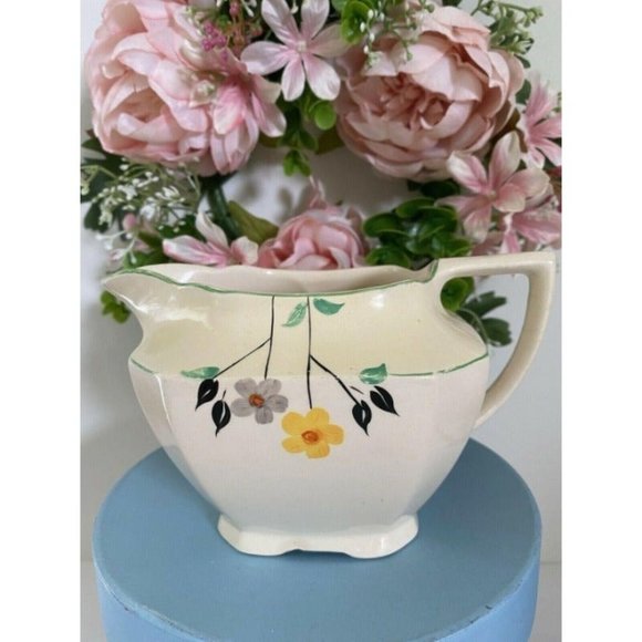 Royal Ivory John Maddock & Sons Creamer - Picture 1 of 12